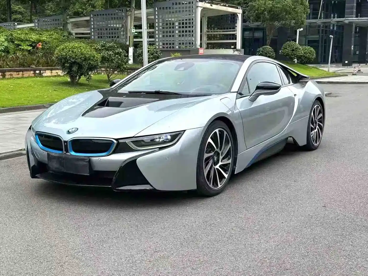 BMW i8