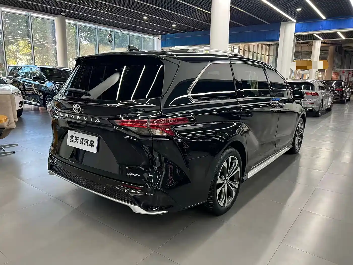 Toyota Granvia 2025 2024 2.5L Hybrid Premium PLUS