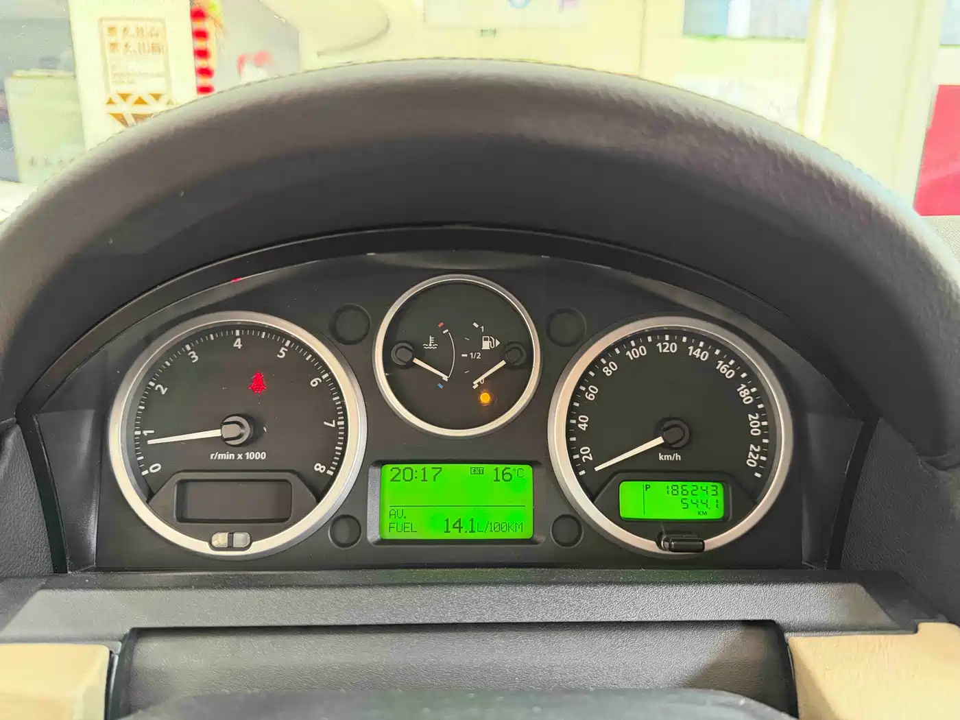 Land Rover Discovery 2010 4.0 V6 HSE Petrol фото 11