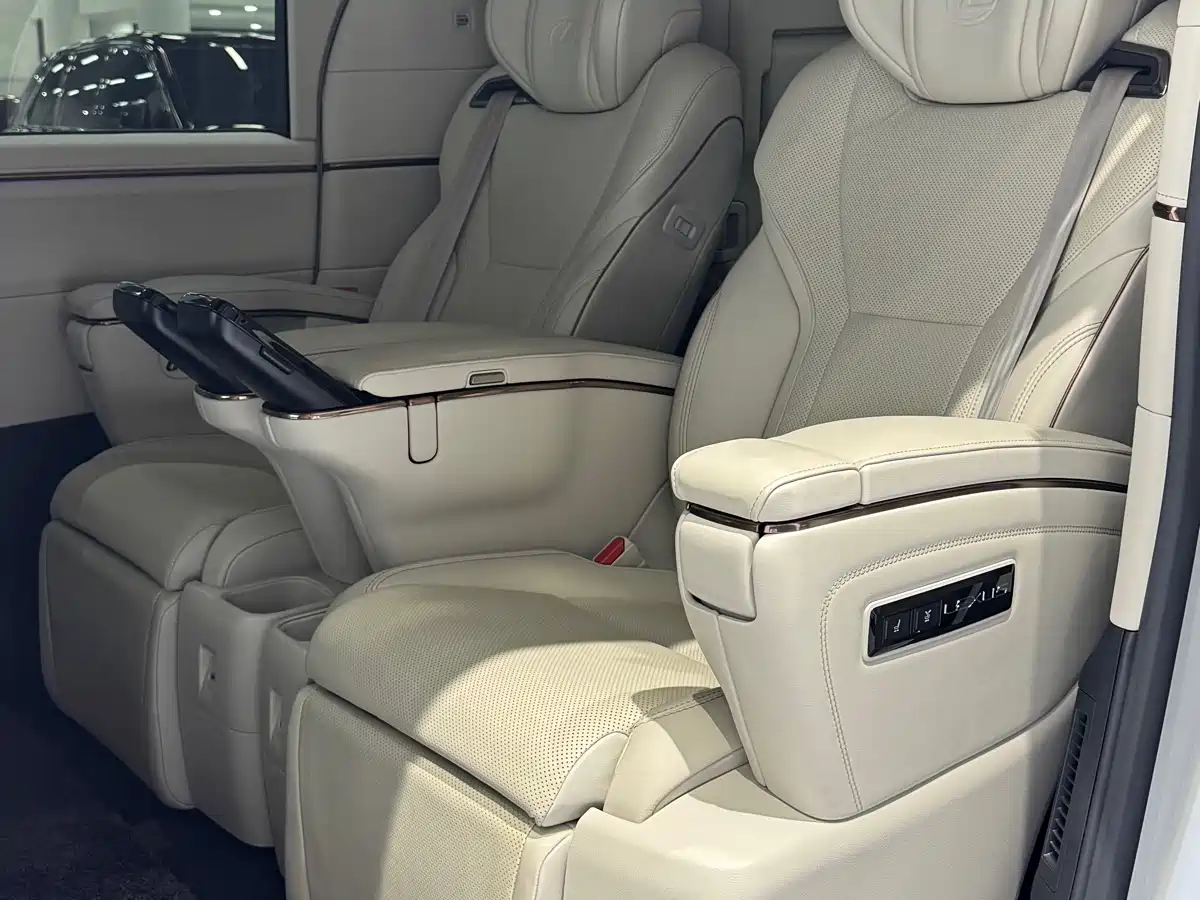 Lexus LM 2023 350h 7-Seater Elegance Edition фото 16