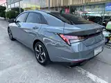Фото 9 - Hyundai Elantra