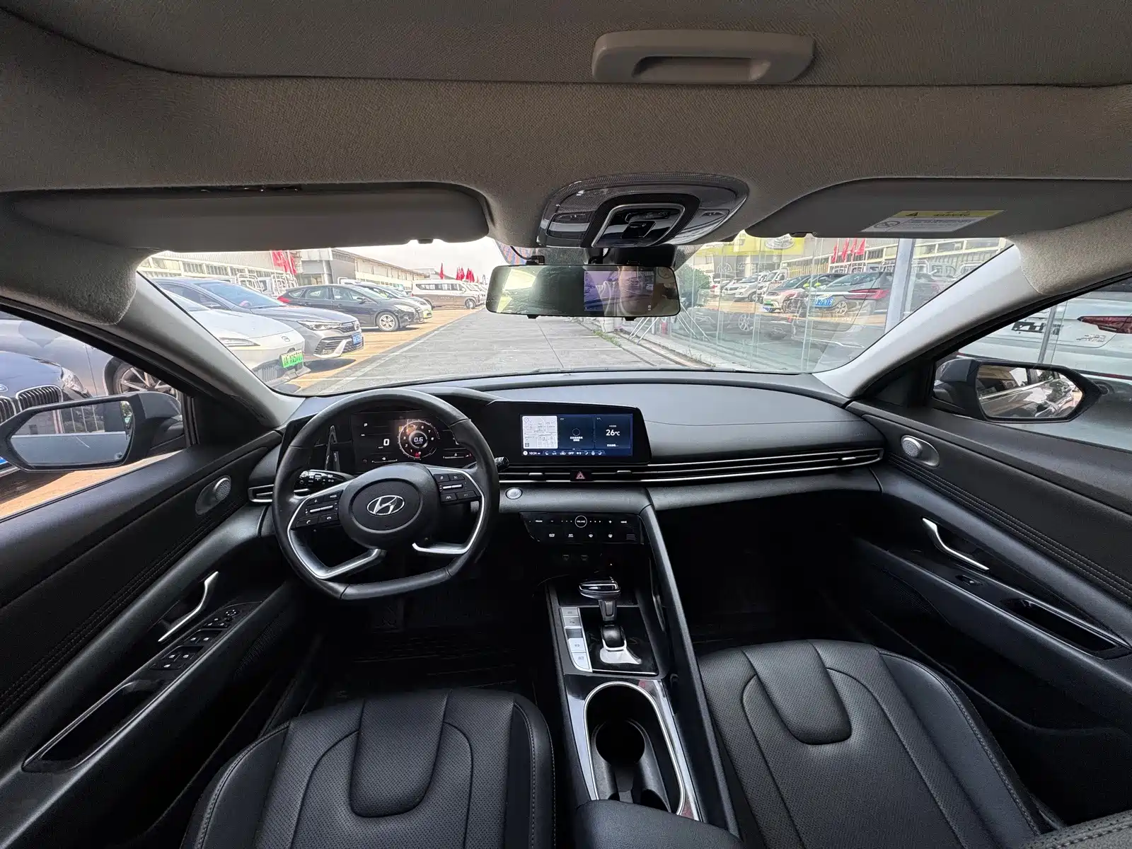 Фото 5 - Hyundai Elantra