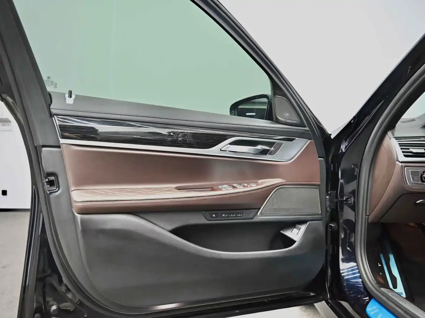 BMW 7 Series 2019 740Li Leading M Sport Package фото 21