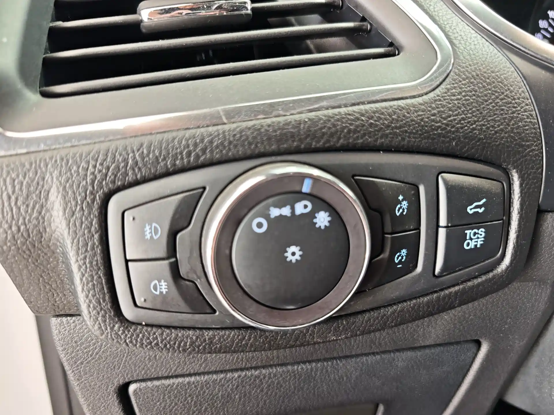 Фото 11 - Ford Edge