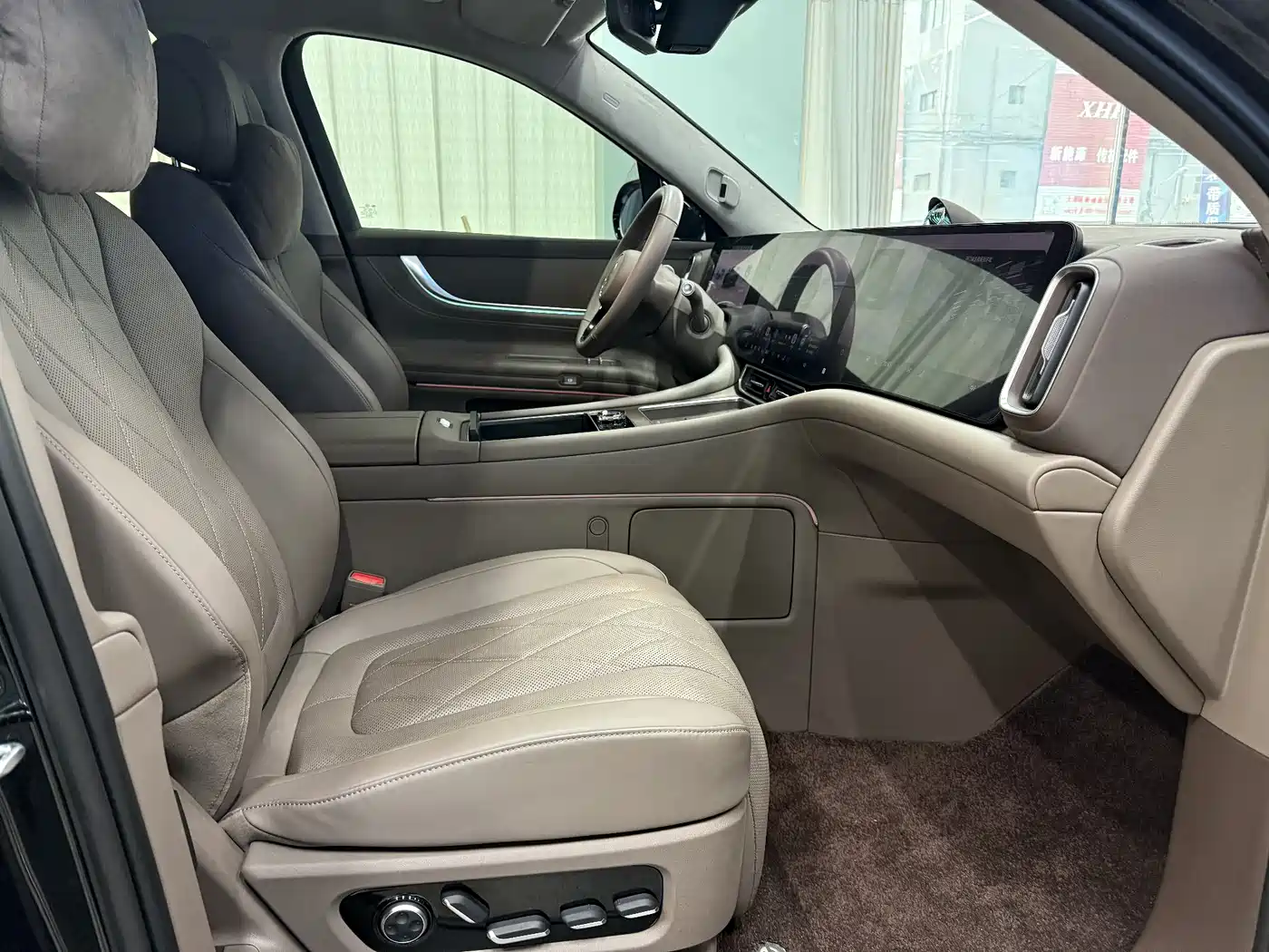 AITO Wenjie AITO M9 2024 Model Extended Range Ultra Edition 52kWh 5-Seater фото 8