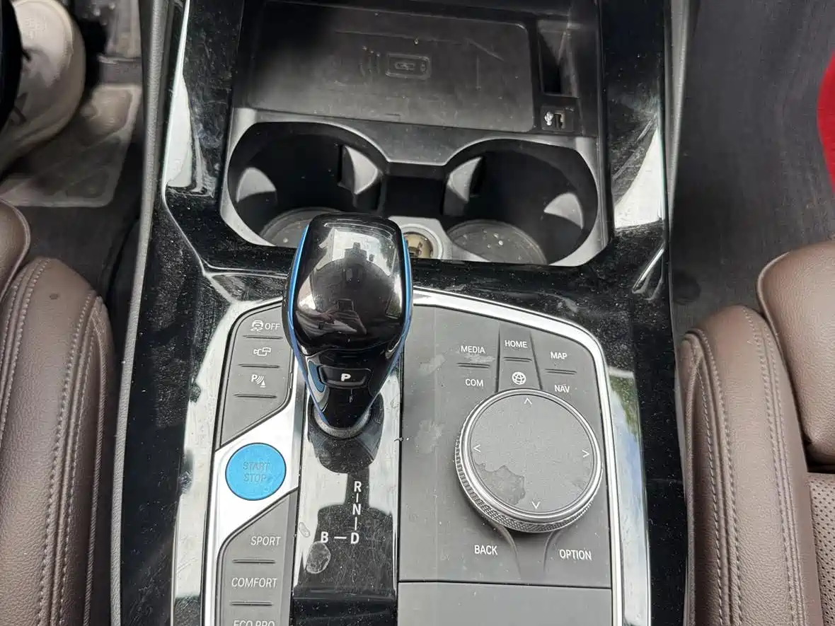BMW iX3 2022 Innovation Leader фото 12