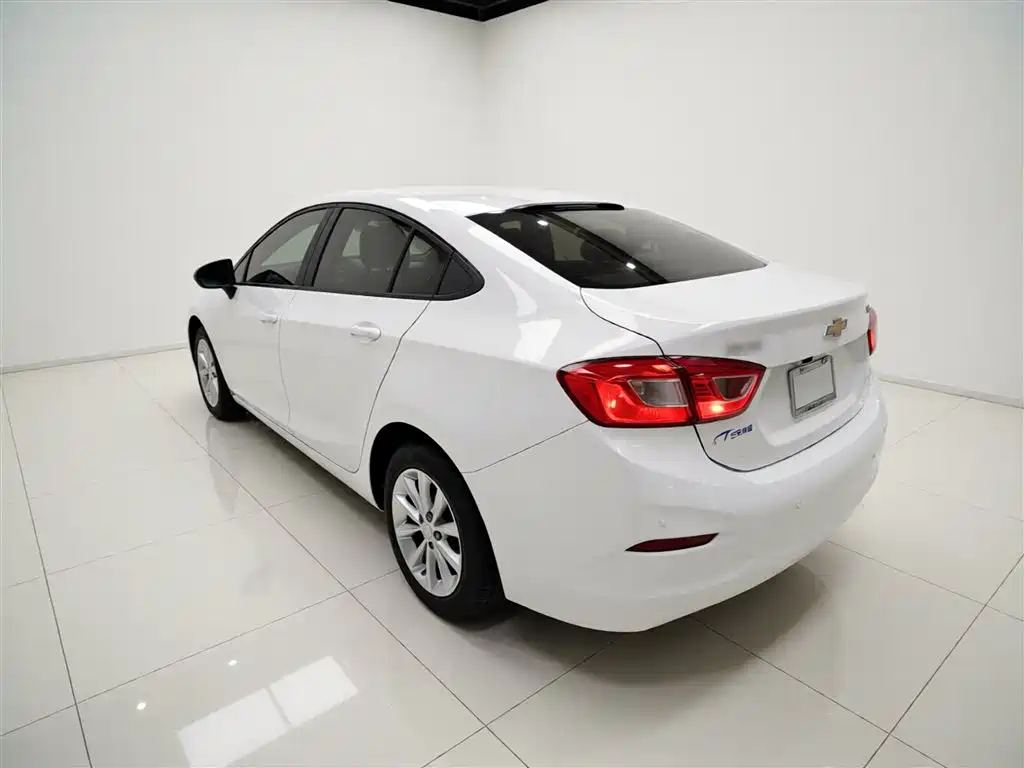 Chevrolet Cruze 2017 1.5L Automatic Pioneer Sunroof фото 5
