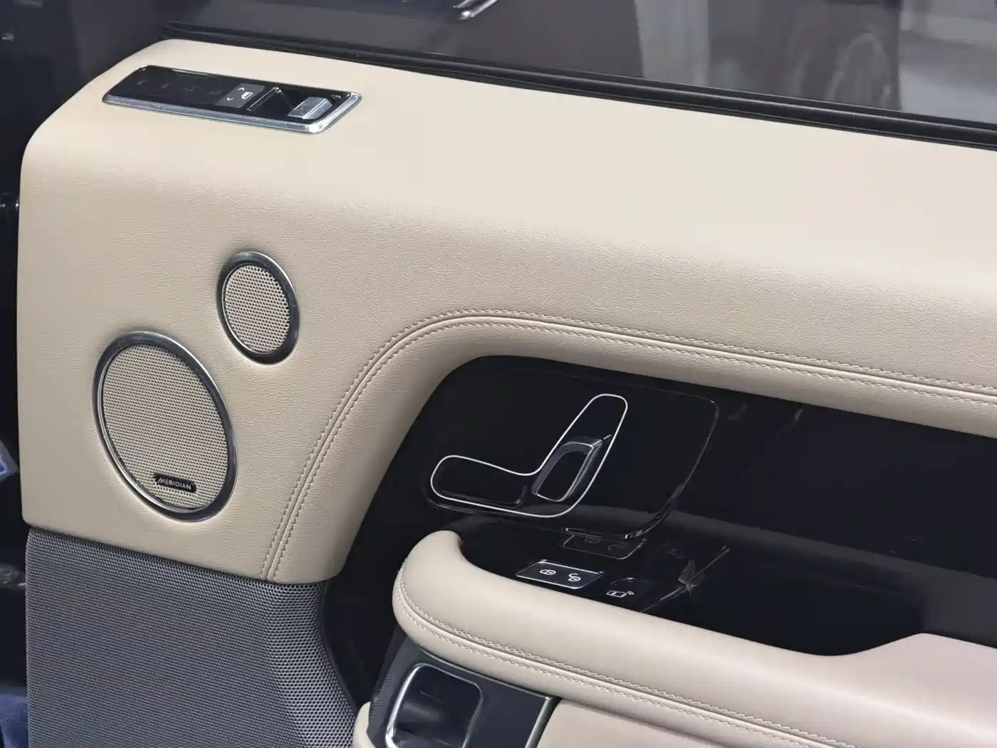Land Rover Range Rover 2019 3.0 SCV6 Heritage Edition фото 11