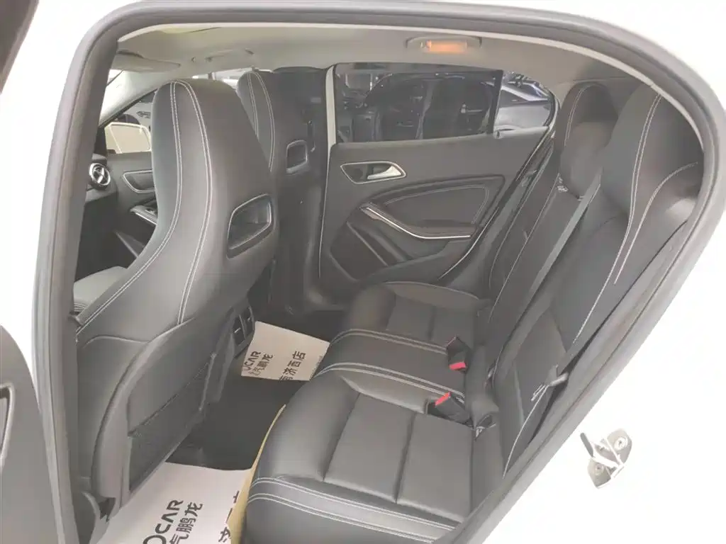 Mercedes-Benz GLA 2017 GLA 200 Dynamic фото 12