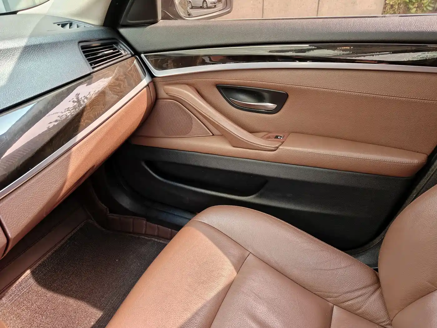 BMW 5 Series 2013 525Li Leadership фото 10