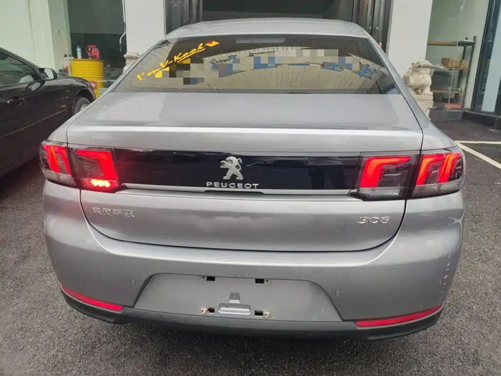Peugeot 308 2018 1.6L Auto Luxury Edition фото 6