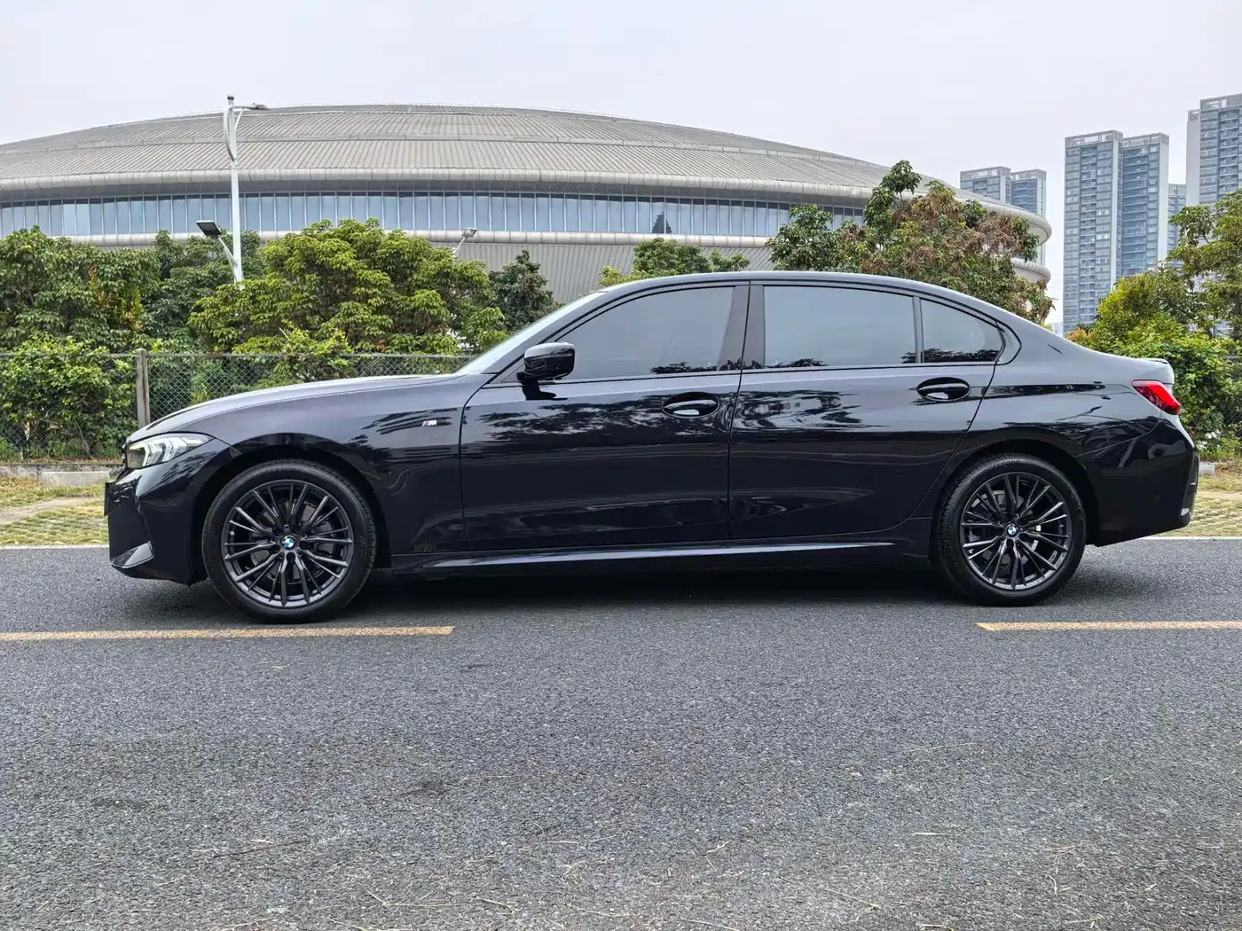 BMW 3 Series 2023 325Li M Sport Black Night Package фото 4
