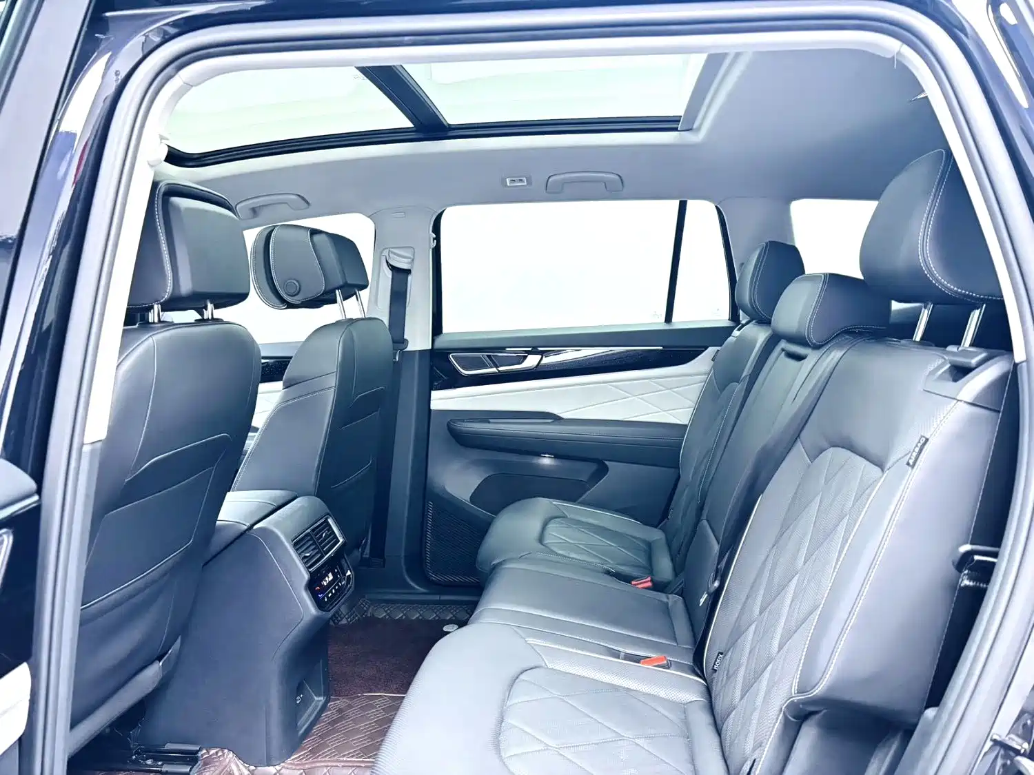 صورة 8 - Volkswagen Teramont