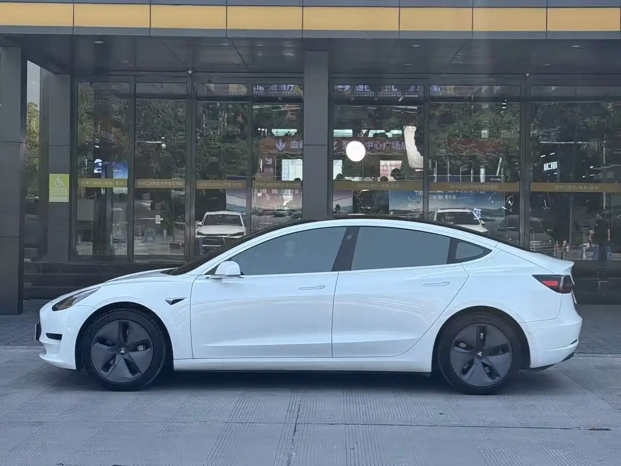Tesla Model 3 (Import) 2019 2019 Long Range RWD Version