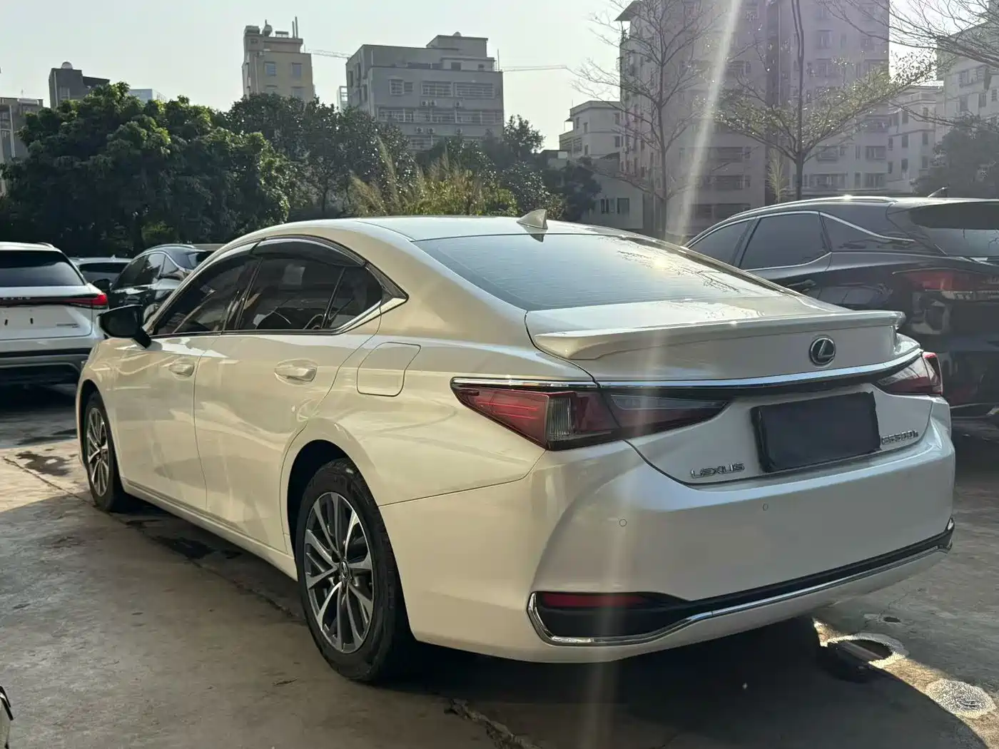 Lexus ES 2022 300h Excellence Edition фото 9