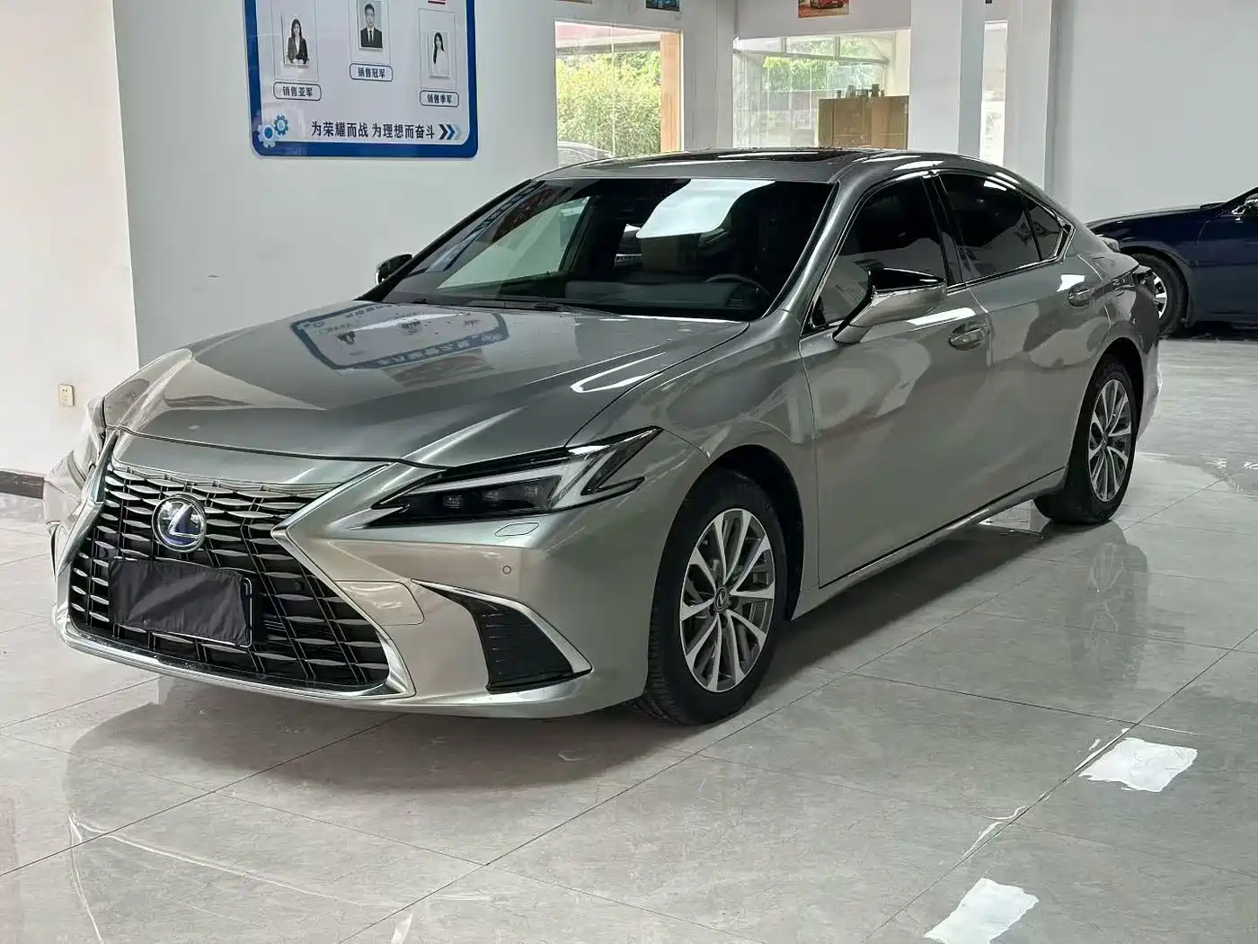 Lexus ES 2025 300h Ultimate Edition