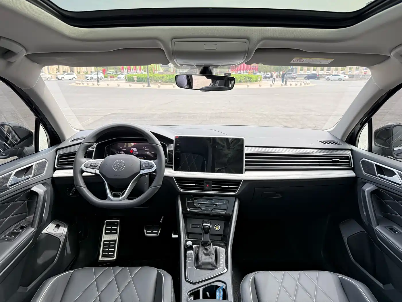 Volkswagen Tiguan L 2024 330TSI Automatic 2WD R-Line Premium Enjoyment Edition фото 5