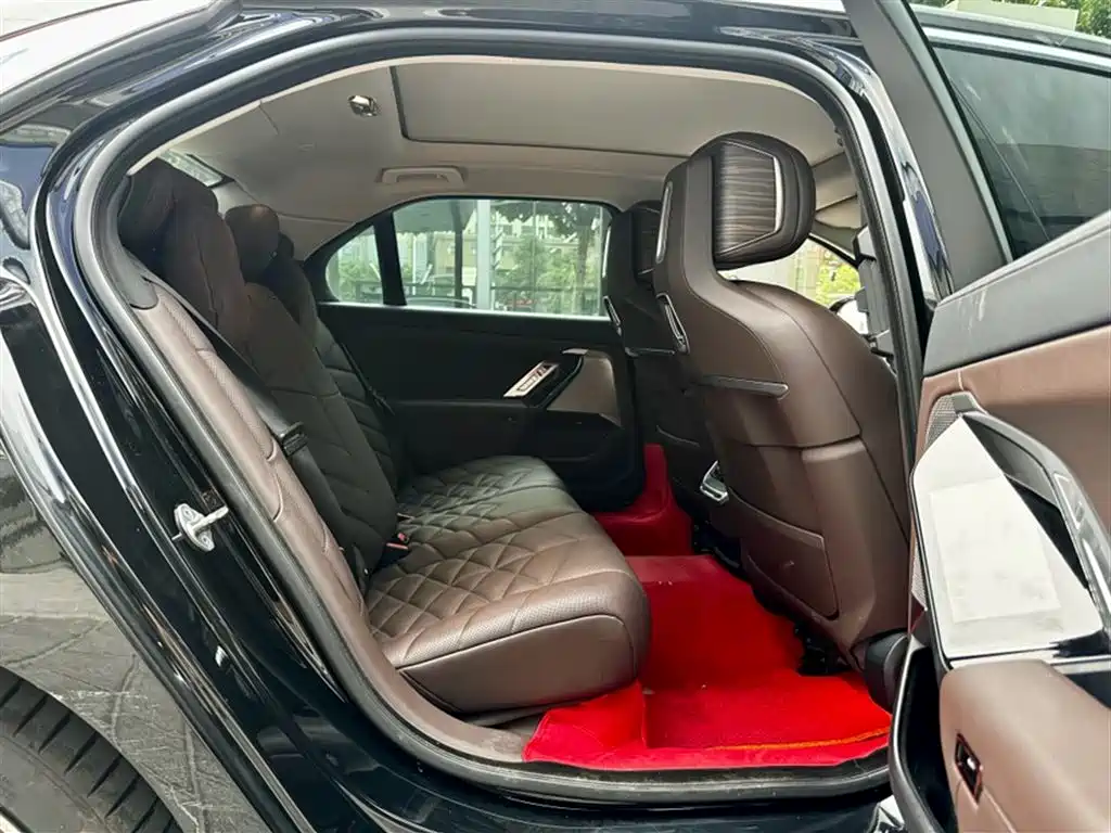 BMW 7 Series 2023 Model 740Li Leading M Sport Package фото 4