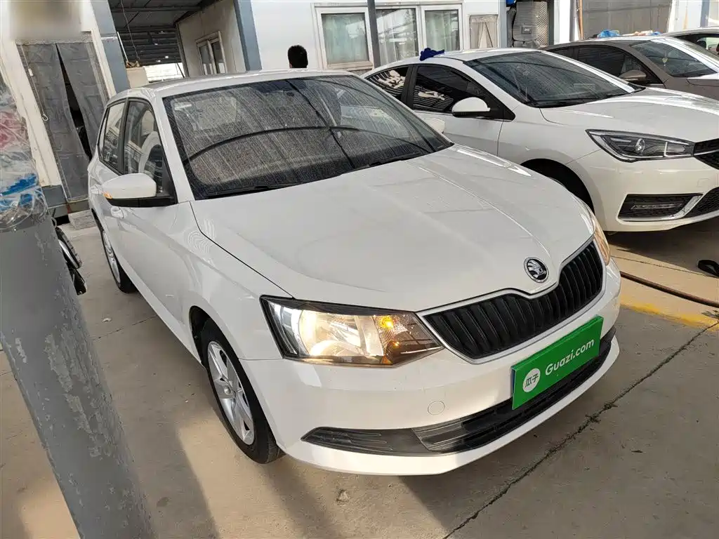 Škoda Fabia 2017 1.4L Auto Car Enjoy Edition фото 4