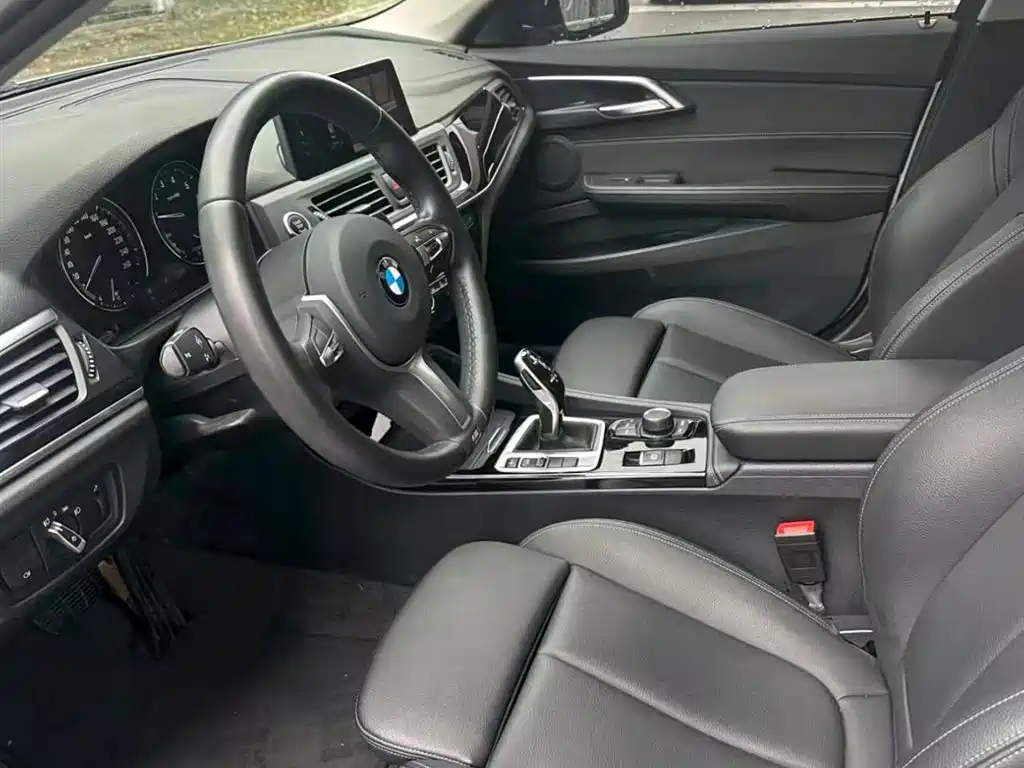BMW 1 Series 2020 Model 120i M Sport Package фото 4