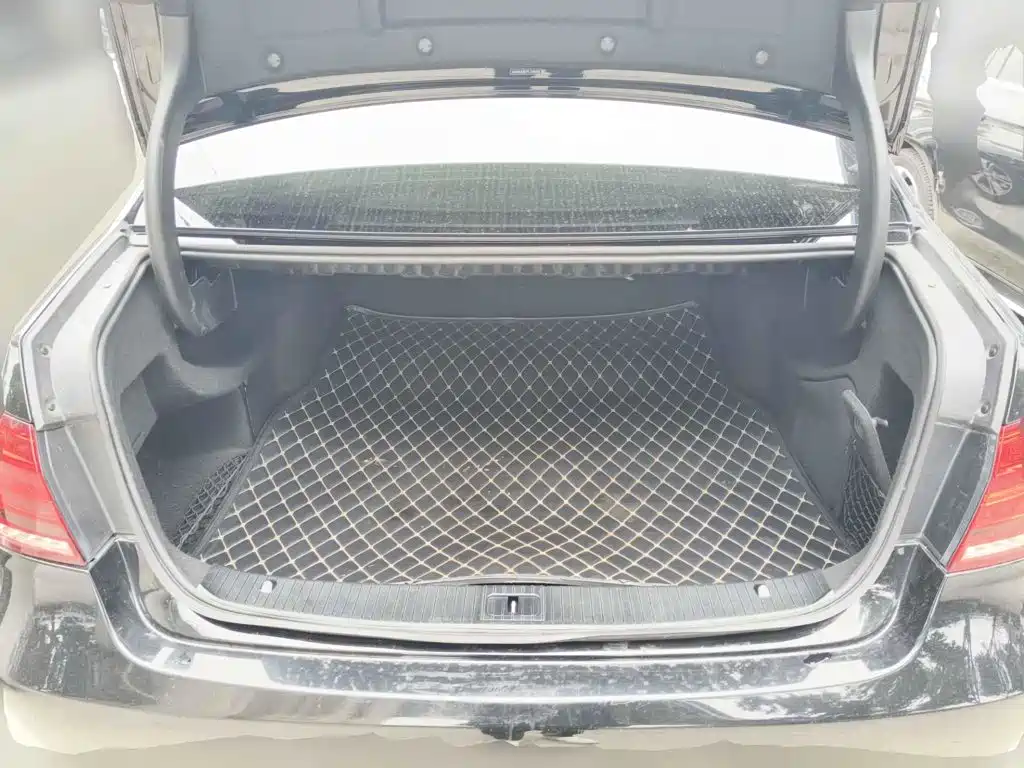 Фото 5 - Mercedes-Benz E-Class