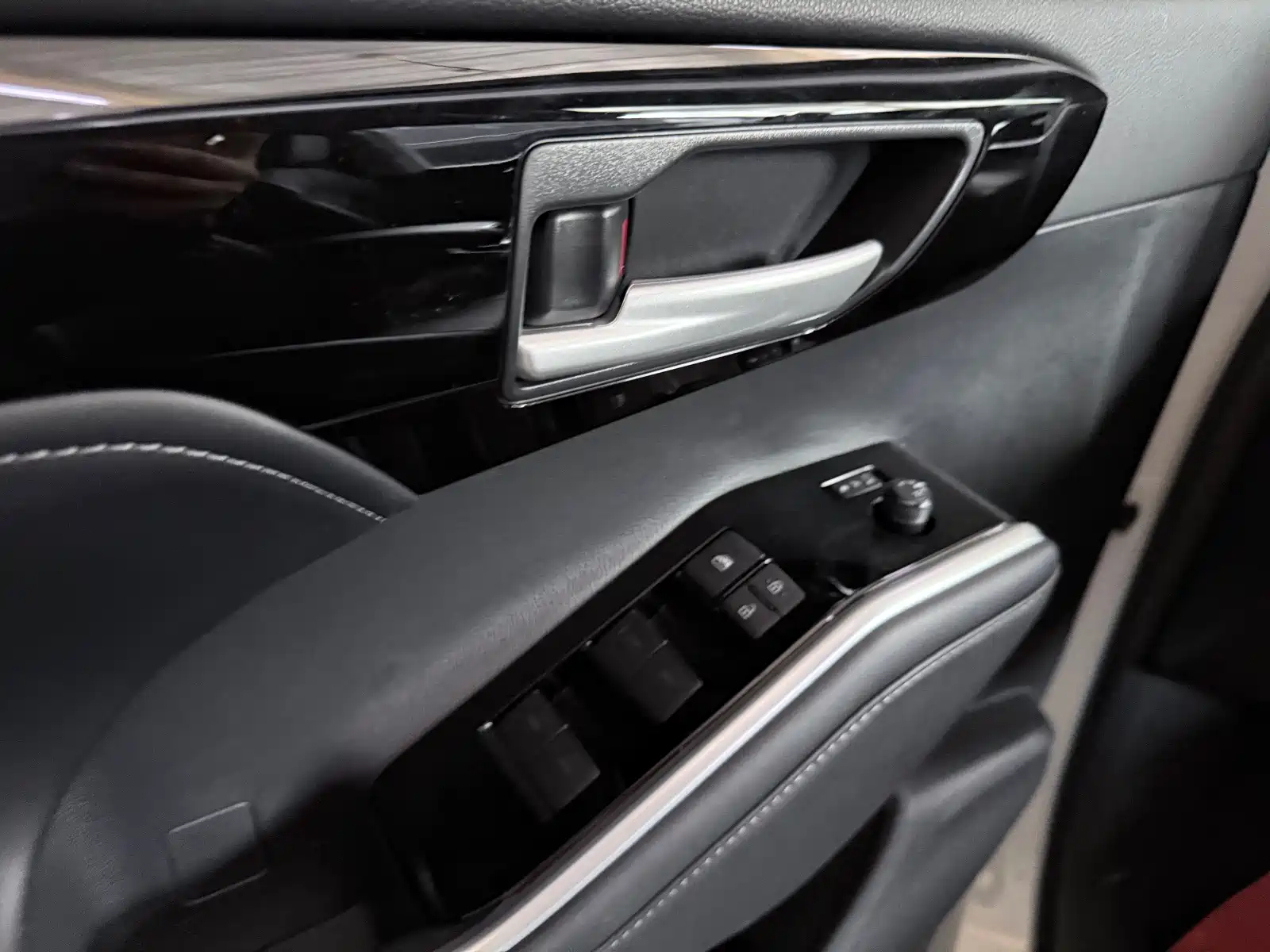 Photo 9 - Toyota Highlander