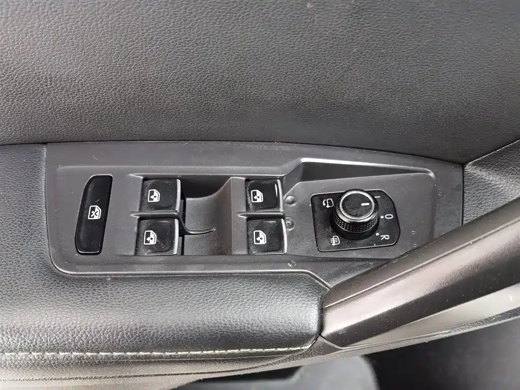 Volkswagen Tiguan L 2020 330TSI Auto 2WD Panorama Comfort China VI фото 9