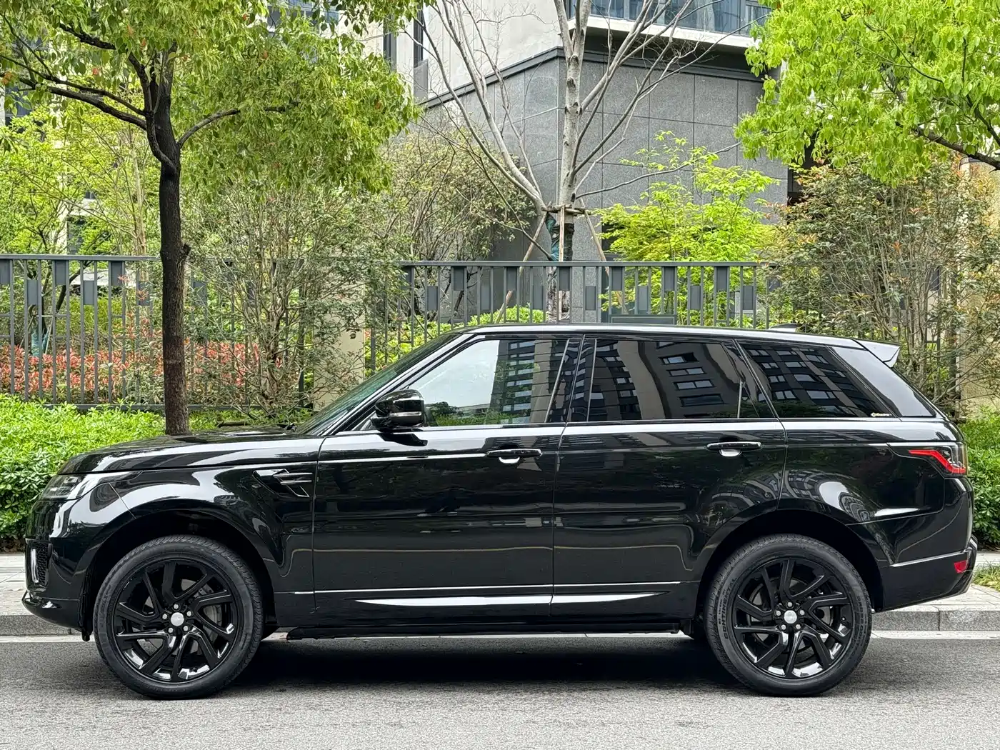 Land Rover Range Rover Sport 2018 3.0 SC V6 HSE DYNAMIC фото 3