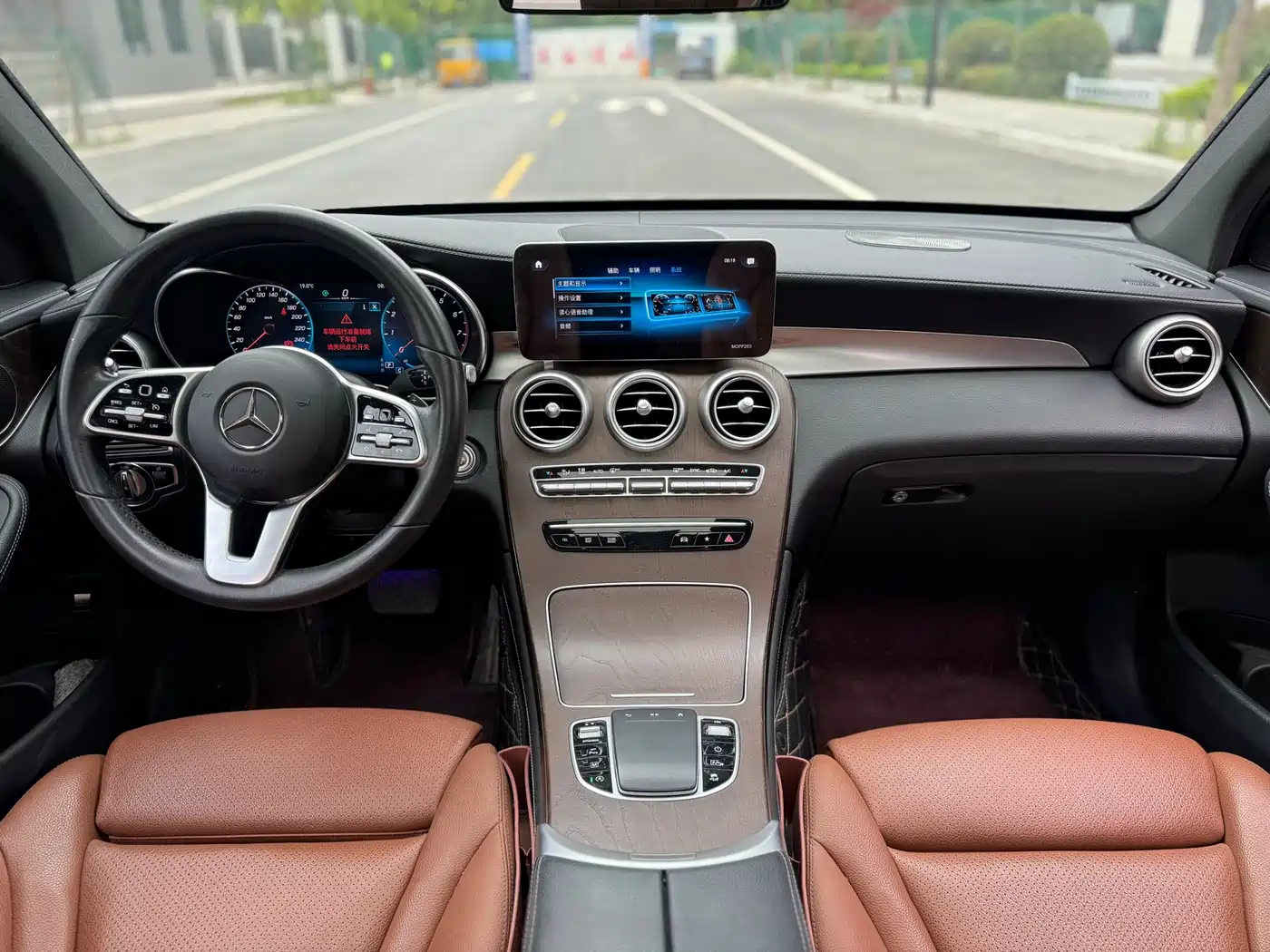 Mercedes-Benz GLC 2020 Facelift GLC 260 L 4MATIC Luxury фото 5