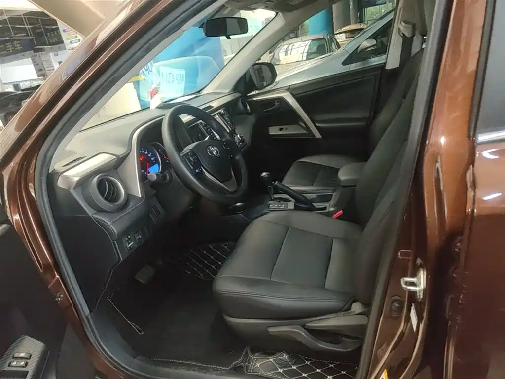 Toyota RAV4 Rongfang 2015 2.0L CVT 2WD Trend Edition фото 15
