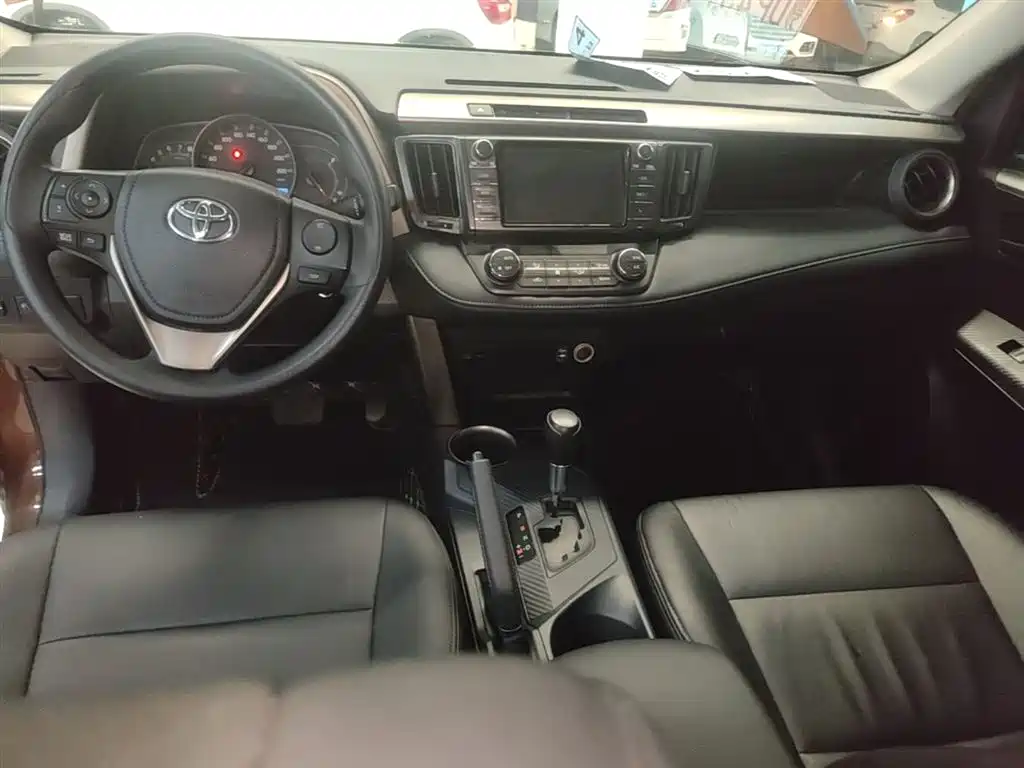 Toyota RAV4 Rongfang 2015 2.0L CVT 2WD Trend Edition фото 10
