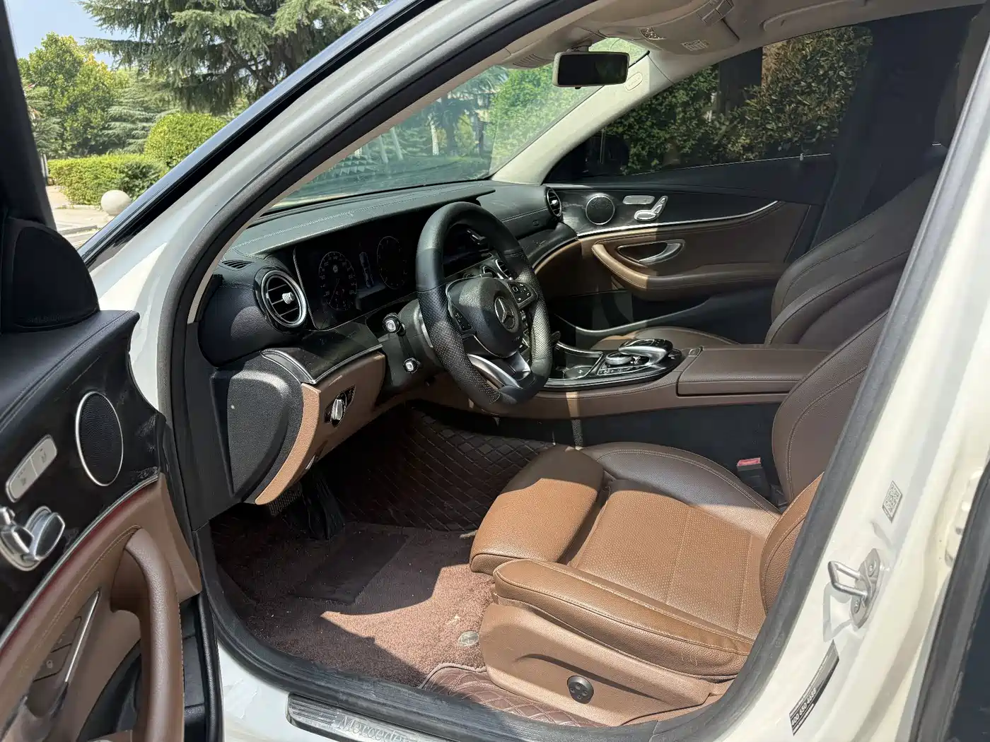 Фото 4 - Mercedes-Benz E-Class