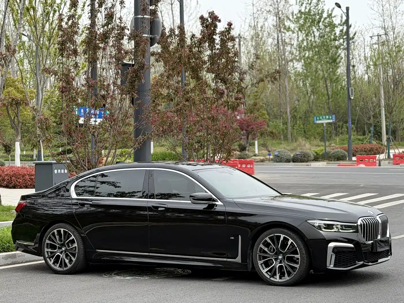 BMW 7 Series 2019 740Li Leading M Sport Package фото 3