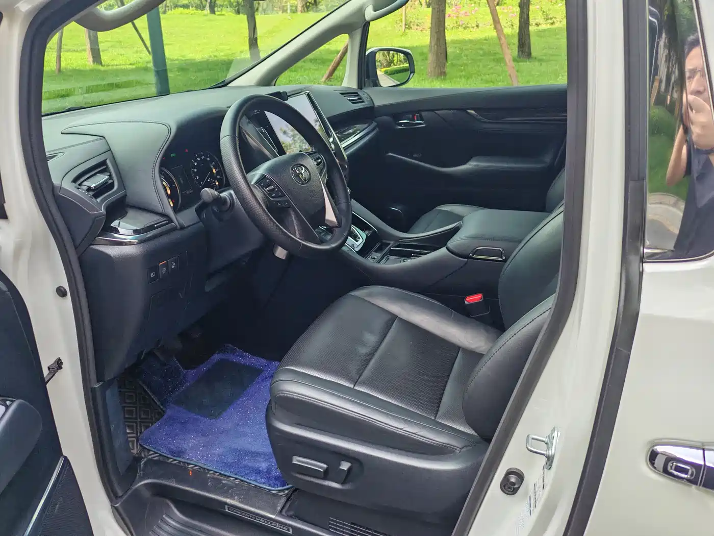 Toyota Vellfire 2021 Crown Hybrid 2.5L HV Luxury Edition фото 6