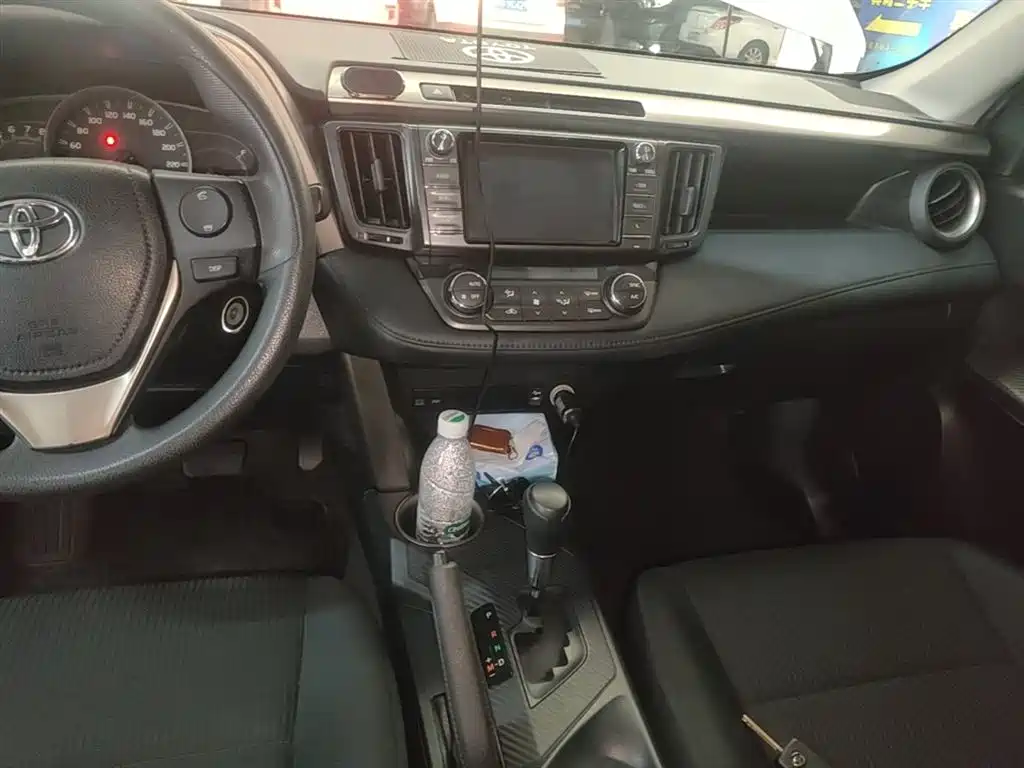 Toyota RAV4 Rongfang 2015 2.0L CVT 2WD Trend Edition фото 13