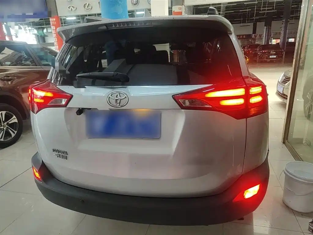 Toyota RAV4 Rongfang 2015 2.0L CVT 2WD Trend Edition фото 6