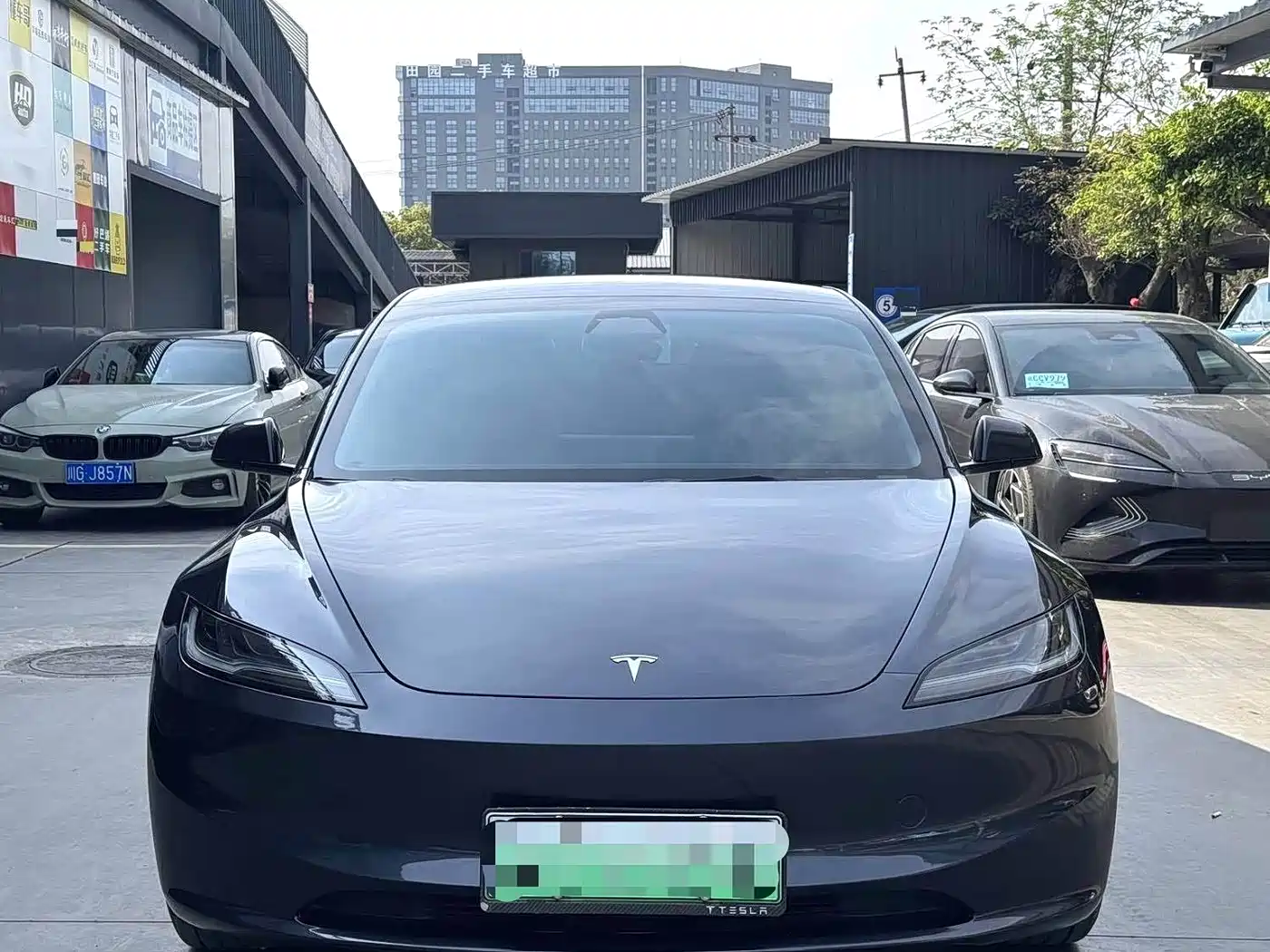 TESLA MODEL 3