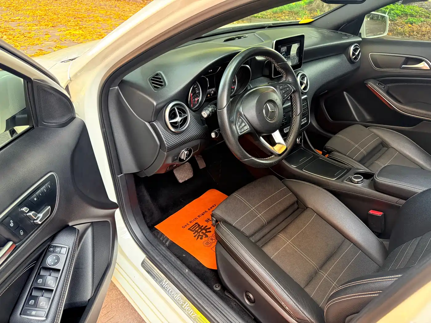 Mercedes-Benz A-Class (Import) 2017 A 200 Fashion Edition фото 4