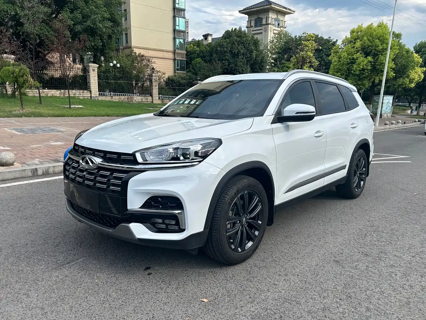 CHERY TIGGO 8
