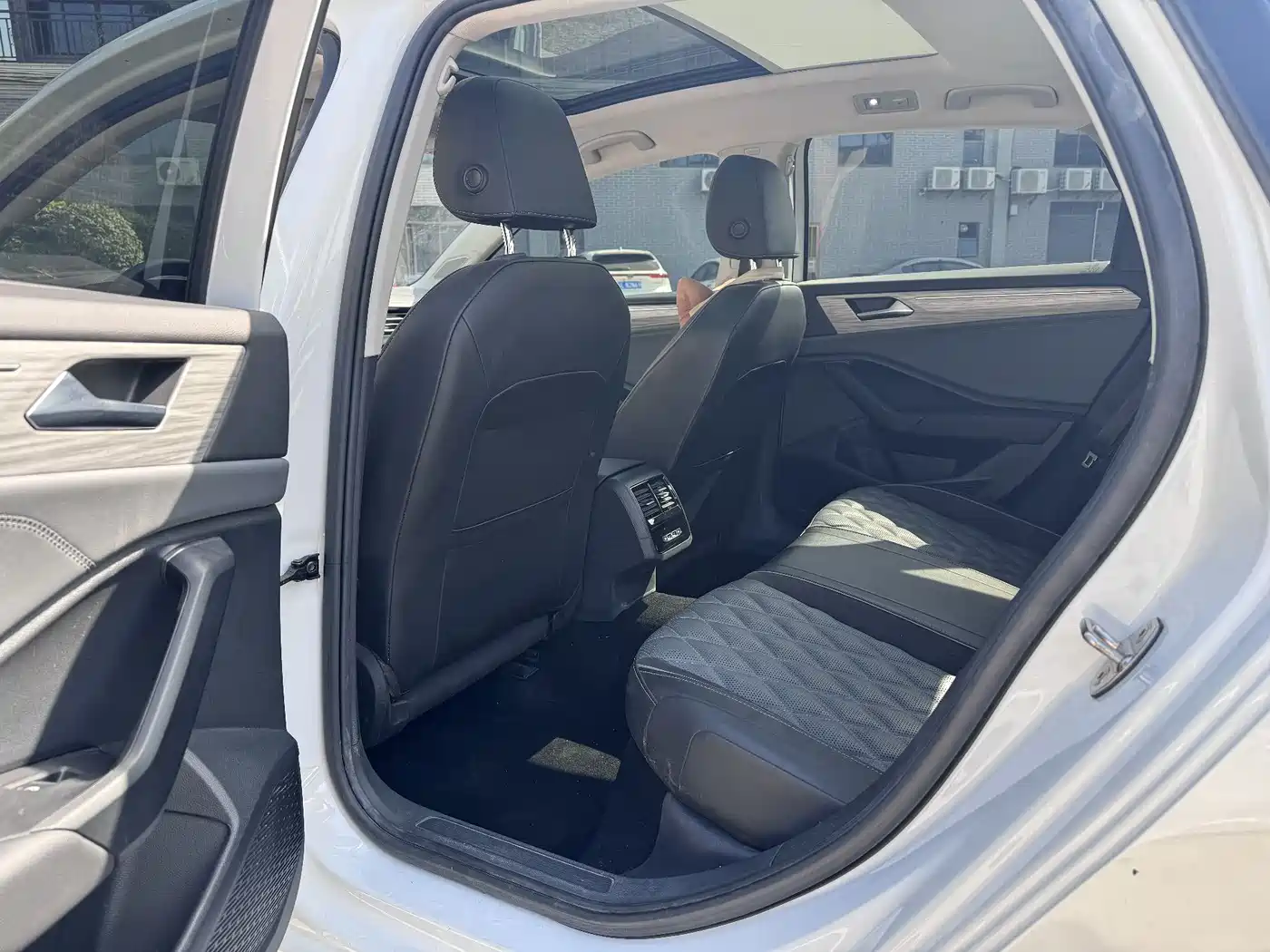 Volkswagen Sagitar 2023 300TSI DSG Excellence Edition фото 8