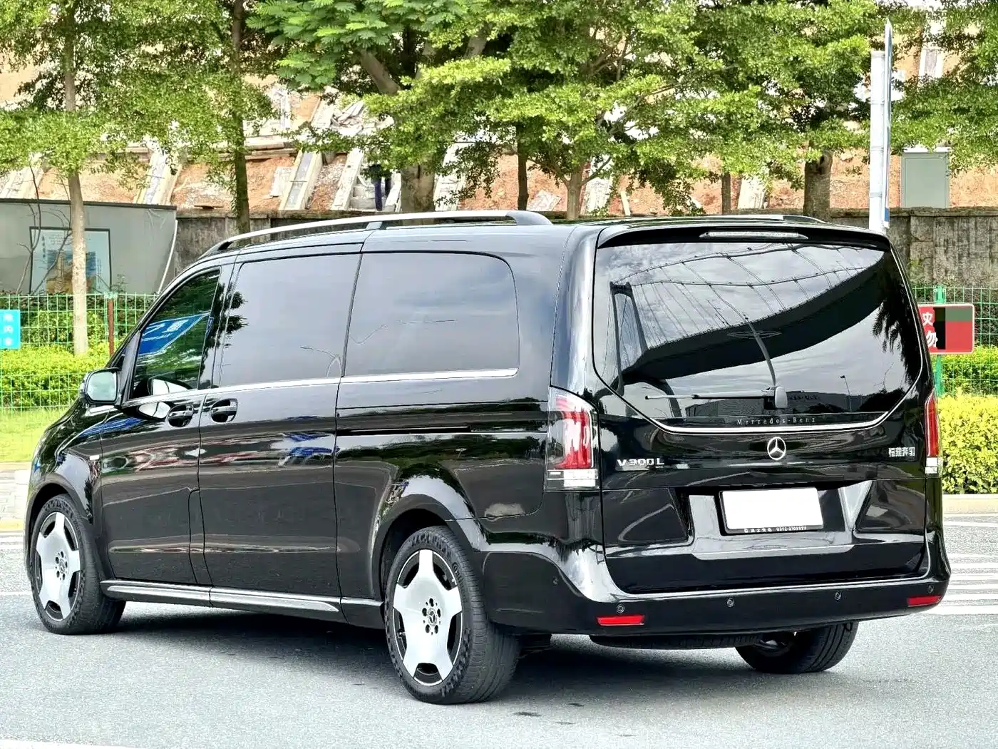 Mercedes-Benz V-Class 2025 2024 V 300 L Long Wheelbase Luxury Edition