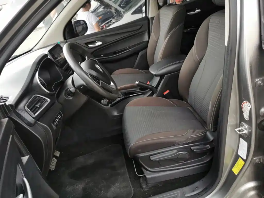 Baojun 730 2020 2019 1.5T CVT Fashion Edition 7-Seater China VI