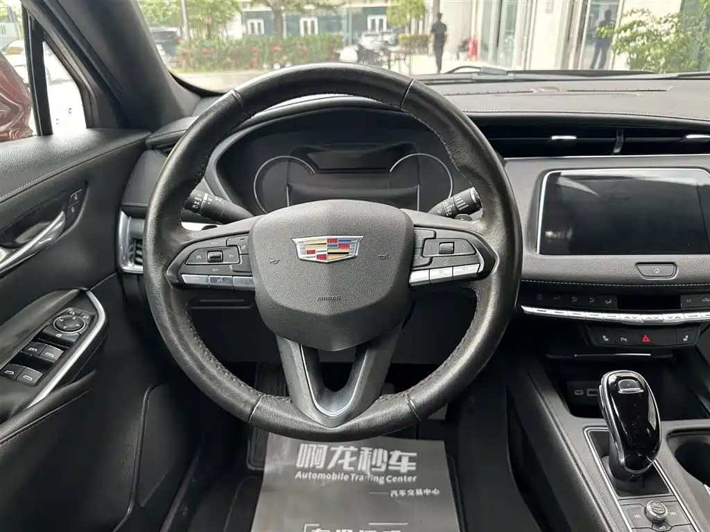 CADILLAC XT4
