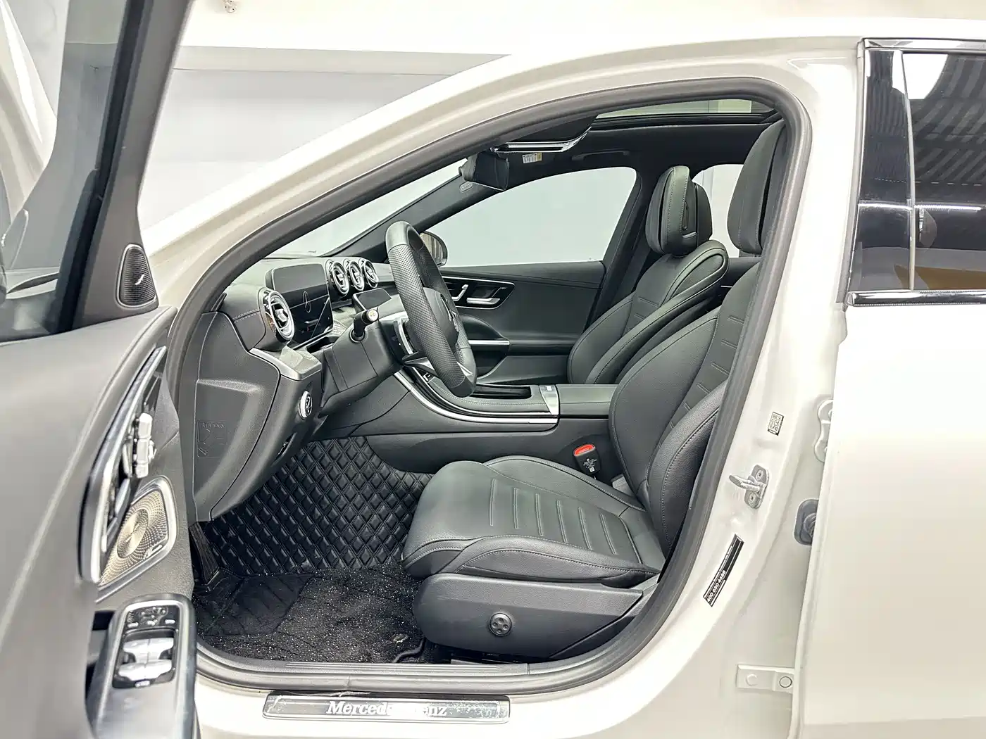 Mercedes-Benz C-Class 2024 Facelift III C 260 L Night Sport Edition фото 14