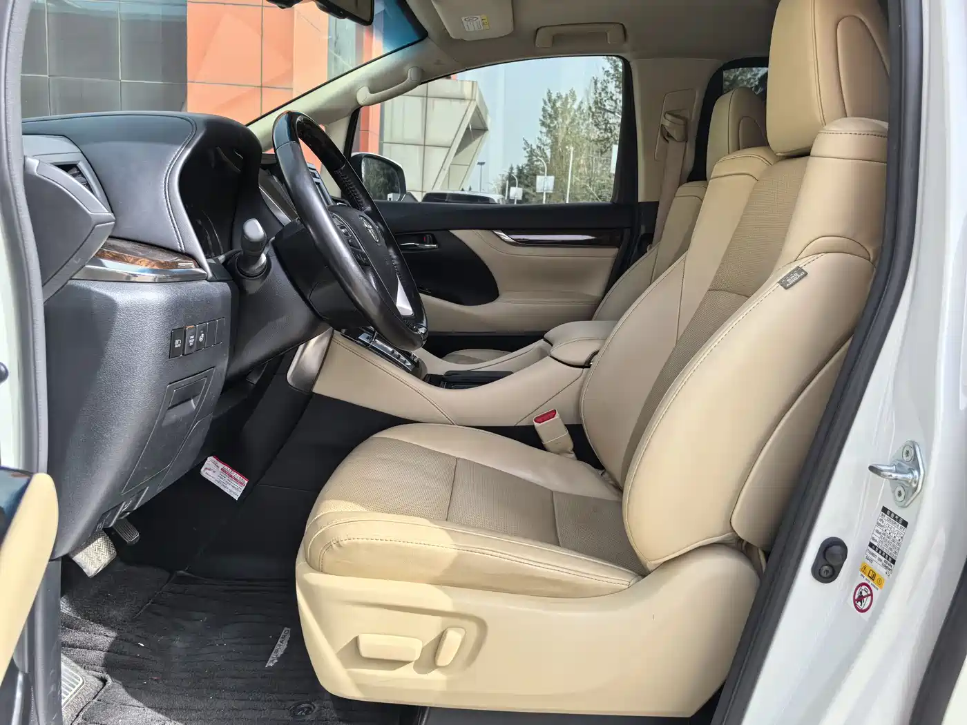 Toyota Alphard 2018 3.5L Luxury фото 5