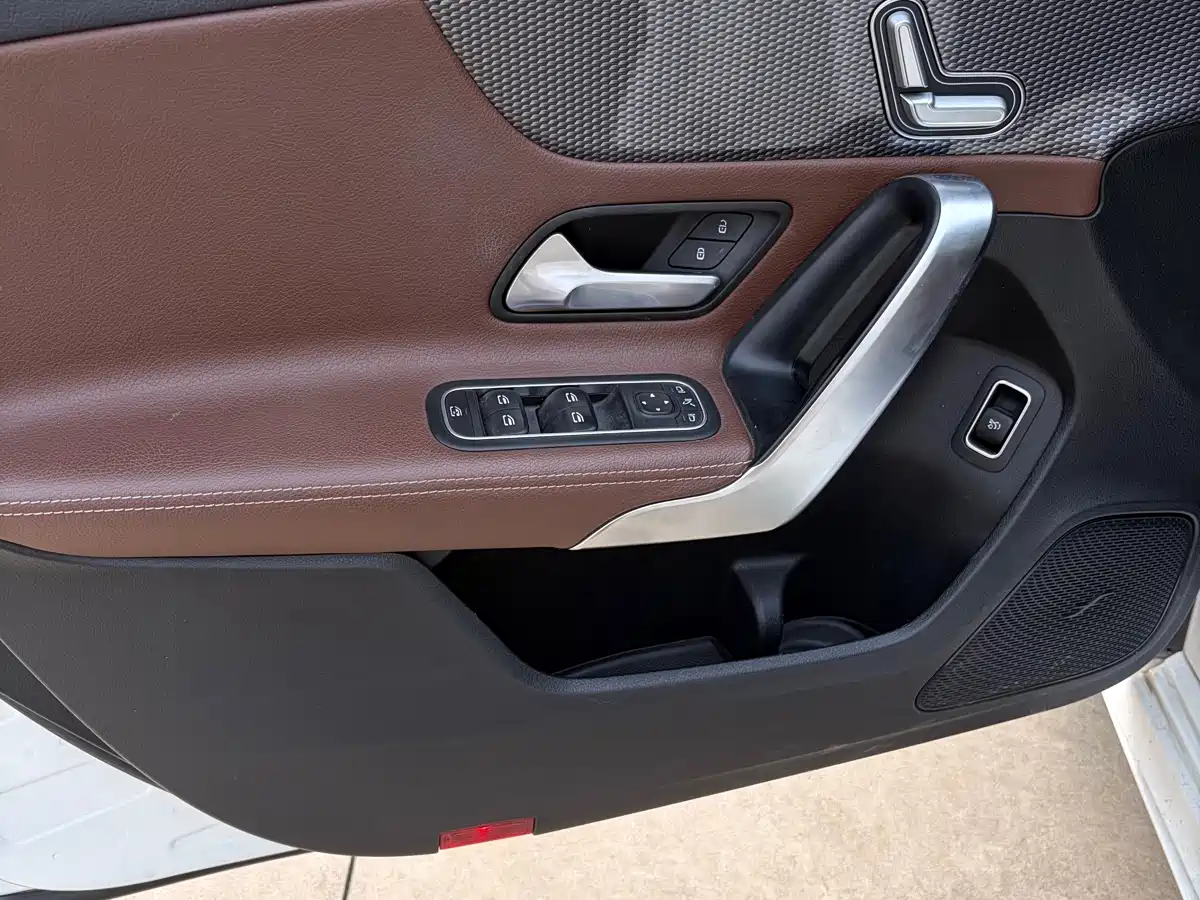Mercedes-Benz A-Class 2019 A 200 L Sport Sedan фото 5