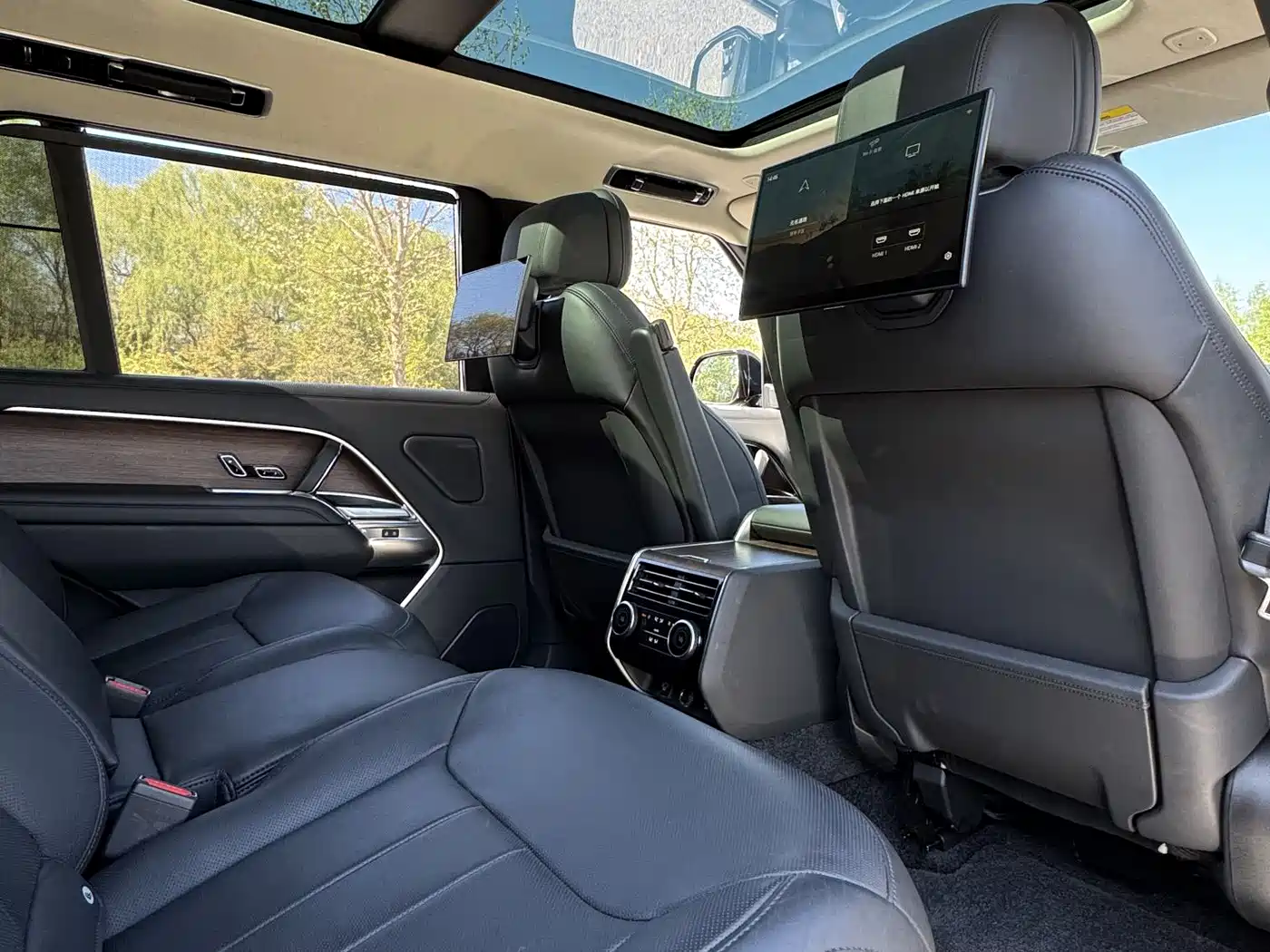Land Rover Range Rover 2024 3.0 L6 400PS Genesis Extended фото 27