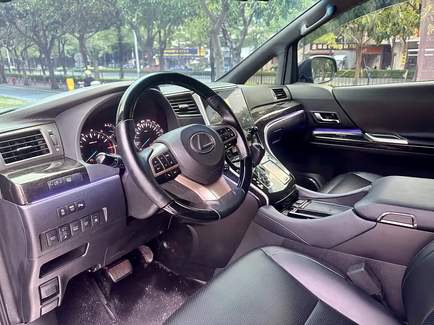 Toyota Alphard 2011 3.5L Luxury Edition фото 4