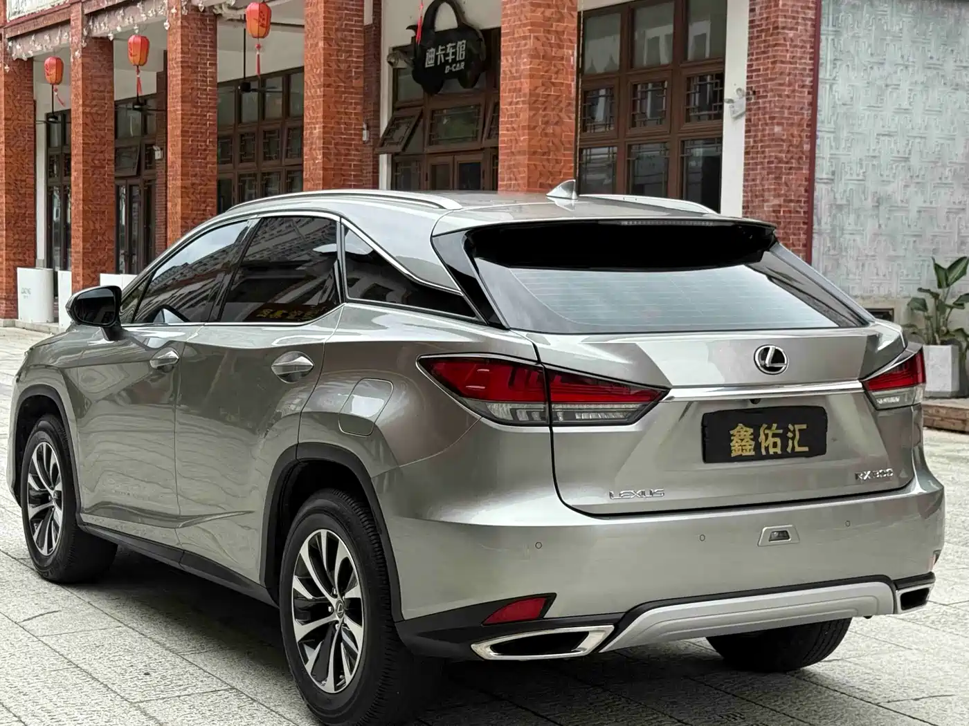 Фото 8 - Lexus RX