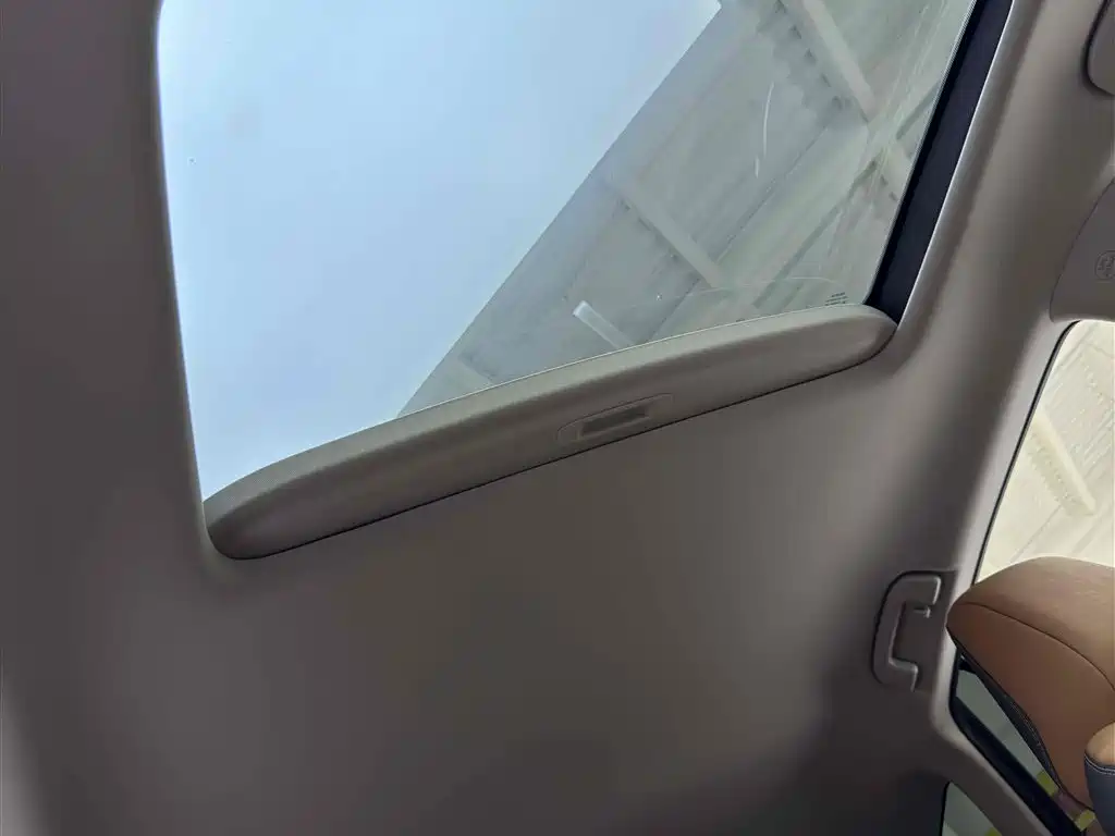 Toyota Venza 2022 2.0L CVT 2WD Premium фото 11